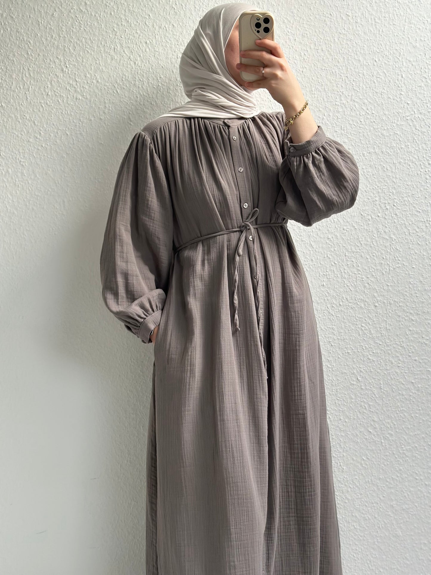 Geknöpftes Musselinkleid - Grau