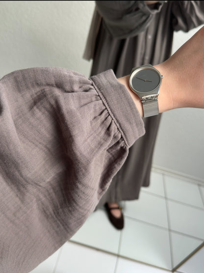 Geknöpftes Musselinkleid - Grau